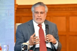 میں بھی جنرل (ر) فیض حمید کا متاثرہ ہوں، انہوں نے مجھ سے بھی معافی مانگی تھی، اسحاق ڈار