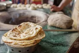 پشاور میں روٹی کی قیمت میں 5 روپے اضافہ کر دیا گیا