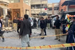 پشاور میں دھماکہ، 2 پولیس اہلکار سمیت 5 افراد شدید زخمی