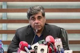 40 خاندانوں کو بچانے کے لیے پورے ملک کو داؤ پر نہیں لگانا چاہیے، سابق نگران وفاقی وزیر تجارت
