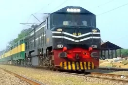 لاہور سے کراچی آنیوالی ٹرین پٹری سے اتر گئی