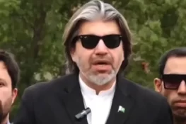 سابق وزیراعظم عمران خان نے کل حکومت کو ایک موقع اور دیا ہے، علی محمد خان