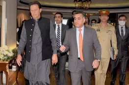 عمران خان کا جنرل ریٹائرڈ فیض حمید کے اوپن ٹرائل کا مطالبہ