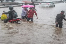 بھارتی ریاست گجرات میں بارشوں نے تباہی مچادی، 16 افراد ہلاک