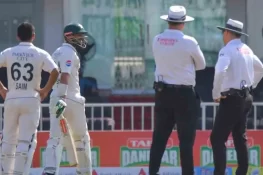 راولپنڈی ٹیسٹ، پاکستان کی آدھی ٹیم آوٹ ہو گئی