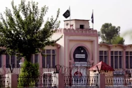 اڈیالہ جیل: حوالاتی نے کٹر کے وار سے دوسرے قیدی کو شدید زخمی کردیا