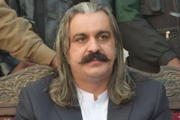 اسلحہ و شراب کیس: وزیراعلیٰ علی امین گنڈا پور کے ناقابل ضمانت وارنٹ گرفتاری جاری