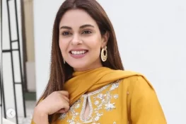 امر خان نے پاکستانیوں کو جاہل قوم قرار دے دیا