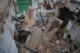 تیز بارشوں اور طوفان سے متعدد چھتیں اڑ گئیں، 5 افراد جاں بحق