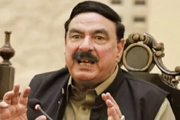 مولانا فضل الرحمن نے کل آئینی ترمیم کے مسودے کا پہلا راؤنڈ جیت لیا، شیخ رشید