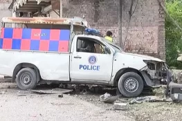 پولیس موبائل کے قریب دھماکہ، 2 اہلکار شہید