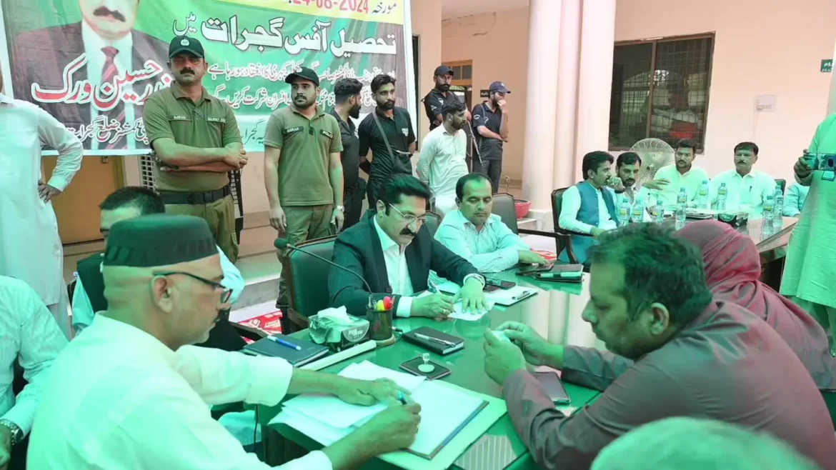 dcgujrat گجرات میں ڈپٹی کمشنر کی کھلی کچہری، شہریوں کی شکایات پر فوری احکامات جاری