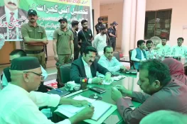 گجرات میں ڈپٹی کمشنر کی کھلی کچہری، شہریوں کی شکایات پر فوری احکامات جاری