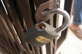 اسٹیٹ ایریا میں ایک رات میں 5 فیکٹریوں کے تالے توڑ کر لاکھوں کی نقدی چرا لی گئی