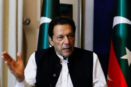 گینگ آف تھری کے لیے سارا ملک داؤ پر لگا ہوا ہے، عمران خان