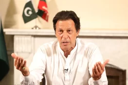 قوموں کو تباہ کرنے کے لیے دشمن کے حملے کی ضرورت نہیں، عمران خان