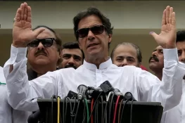جلسے سے روکا گیا تو مینارِ پاکستان پر پوری قوم احتجاج کرے گی، عمران خان کا انتباہ