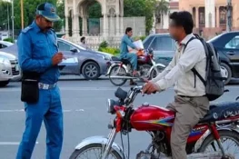 ہیلمٹ کے بغیر موٹر سائیکل سواروں کے شہر میں داخلے پر پابندی عائد