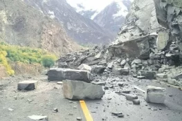 لینڈ سلائیڈنگ کے باعث 3 مسافر جان کی بازی ہارگئے