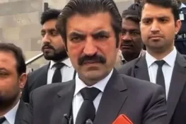 آپ کا مکا تو ویسے بھی مشہور ہے، جج کا شیر افضل مروت سے مکالمہ