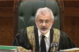 وردی پہن کر کوئی کہے کہ وہ قانون کے تابع نہیں ہے تو ایسے نہیں ہو سکتا، قاضی فائز عیسیٰ