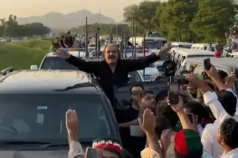 وزیراعلیٰ کے پی علی امین گنڈاپور 8 گھنٹے غائب رہنے کے بعد منظر عام پر آگئے
