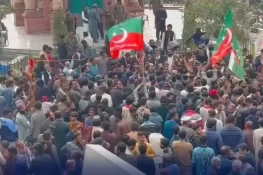 اسلام آباد پولیس پر ڈنڈوں سے حملہ، پی ٹی آئی کارکنان کے خلاف مقدمہ درج