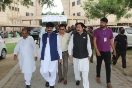 ڈپٹی کمشنر صفدر حسین ورک کا یونیورسٹی آف گجرات کا دورہ