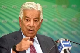 عمران خان، علی امین کو اسٹیبلشمنٹ سے تعلقات کی بہتری کیلئے استعمال کرنا چاہتے ہیں، خواجہ آصف
