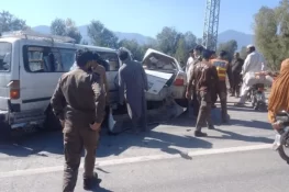 بس کی وین کو ٹکر سے 5 افراد جاں بحق
