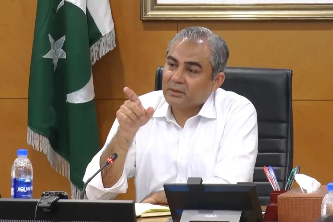 کالعدم پی ٹی ایم کے ساتھ بیٹھنے والوں کے شناختی کارڈ بلاک ہوں گے، محسن نقوی