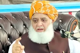 حکومت آئینی ترامیم کیلئے ہماری تجاویز قبول کرے، مولانا فضل الرحمان