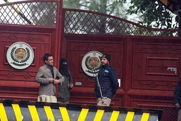 کے پی ہاؤس میں رہائش پذیر سرکاری ملازمین کے اہل خانہ کو رہائشگاہ چھوڑنے کا حکم