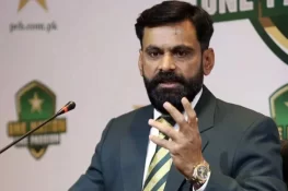 قومی ٹیم اپنے گھر میں بھی وننگ فارمولے کی تلاش میں ہے: محمد حفیظ