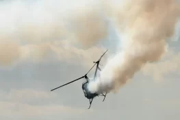 ہیلی کاپٹر ٹاور سے ٹکرا کر تباہ، 4 افراد جھلس کر ہلاک