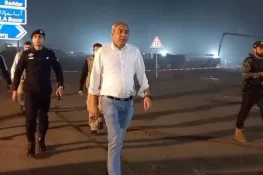 محسن نقوی کا رات گئے ڈی چوک کا دورہ، جوانوں کی حوصلہ افزائی کی