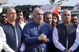 آئینی ترامیم: پی ٹی آئی رہنما آج عمران خان سے اڈیالہ جیل میں ملاقات کریں گے