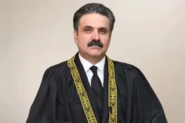 سپریم کورٹ کے ایک جملہ لکھنے سے کیسز 18، 18 سال چلتے رہتے، چیف جسٹس