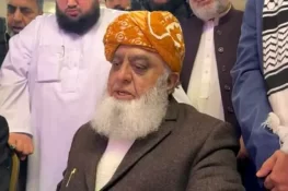 جمہوریت کی کمزوری میں سیاستدانوں کا بڑا کردار ہے، مولانا فضل الرحمان