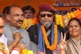 ریلی کے دوران اداکار متھن چکرورتی کی جیب کٹ گئی