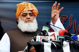 آرمی چیف کی ایکسٹینشن ایک انتظامی معاملہ ہے، مولانا فضل الرحمان