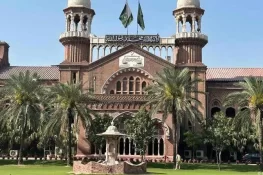 پاکستان میں کم از کم تنخواہ ایک ہزار ڈالر کے برابر کی جائے، لاہور ہائیکورٹ میں درخواست دائر