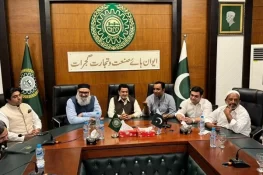 گجرات چیمبر آف کامرس میں نادرا رجسٹریشن کاؤنٹر کے افتتاح کے لیے تقریب کا انعقاد