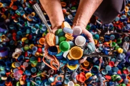 پلاسٹک مصنوعات بنانے اور ری سائیکل کرنیوالوں کی آن لائن رجسٹریشن کا فیصلہ