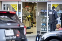 شراب چرانے کی کوشش میں چور ہلاک، 2 افراد زخمی