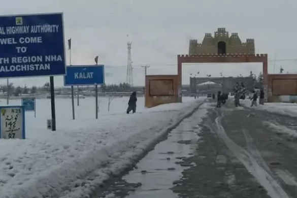 بلوچستان شدید سردی کی لپیٹ میں، سڑکوں پر پڑا پانی جم گیا