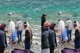 کار بے قابو ہو کر دریائے نیلم میں گرنے سے 2 افراد جاں بحق