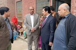 ڈپٹی کمشنر گجرات کا بنیادی مرکز صحت ساروکی کا دورہ