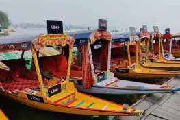 آن لائن ٹیکسی سروس کمپنی اوبر نے کشتی سروس بھی شروع کردی