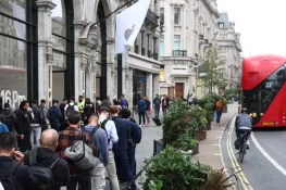 لندن کے اہم شاپنگ مرکزمیں بم کی اطلاع، علاقہ خالی کرالیا گیا